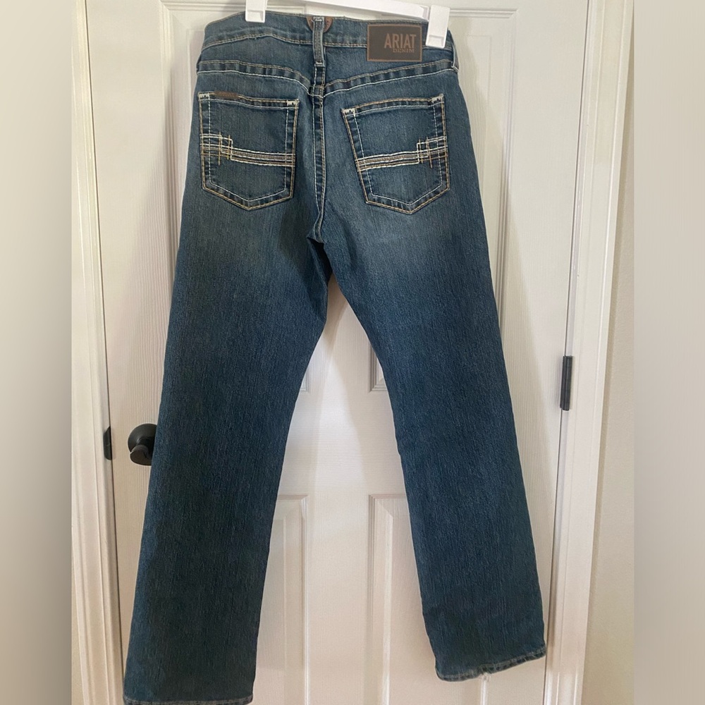 Men’s excellent condition Ariat M5 straight leg jeans pants waist 31X32